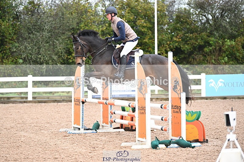 241023A-105621-00426 - Cls 1 British Novice and 90cm Open