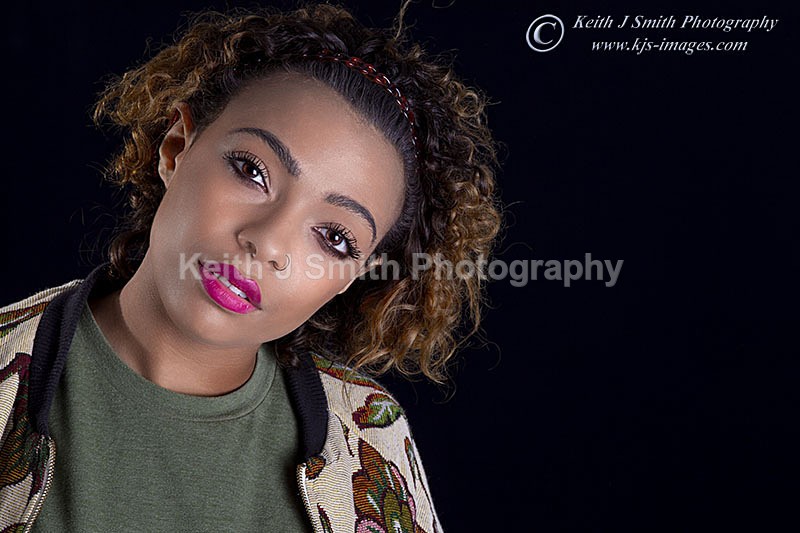 0KJS0806 - Portraiture