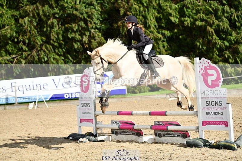 251004A-145852-01612 - Classes 8 & 9 70cm