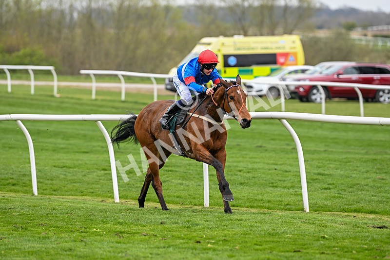 090425-Race 5-Miss Willows-0042 - Race 5