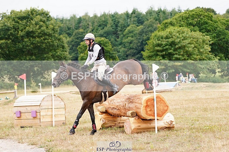 250803A-124600-13109 - M-556-Alex.Jupp-CARRY.ON.REGARDLESS