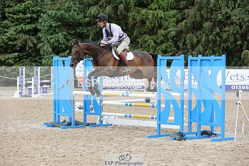 250803A-123339-12843 - M-574-William.Fox-Pitt-JABBEKA