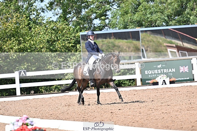 250816-122406-04002 - 090-Sarah.GoddardSaris.Fingers.Crossed