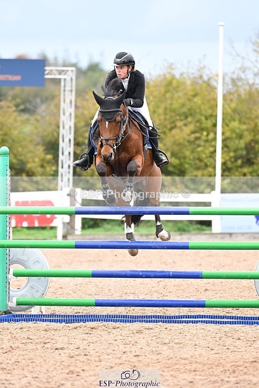 251022-144137-00695 - Cls 6 Snr Foxhunter 1.20m