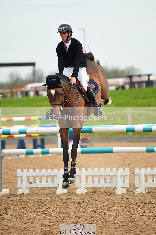 230504A-091800-00321 - Cls 8 Snr Foxhunter