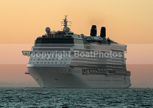 110928 ECLIPSE LEAVING SOUTHAMPTON IMG_8740 - BRAMBLE BANK CRICKET - Wednesday 28th September 2011