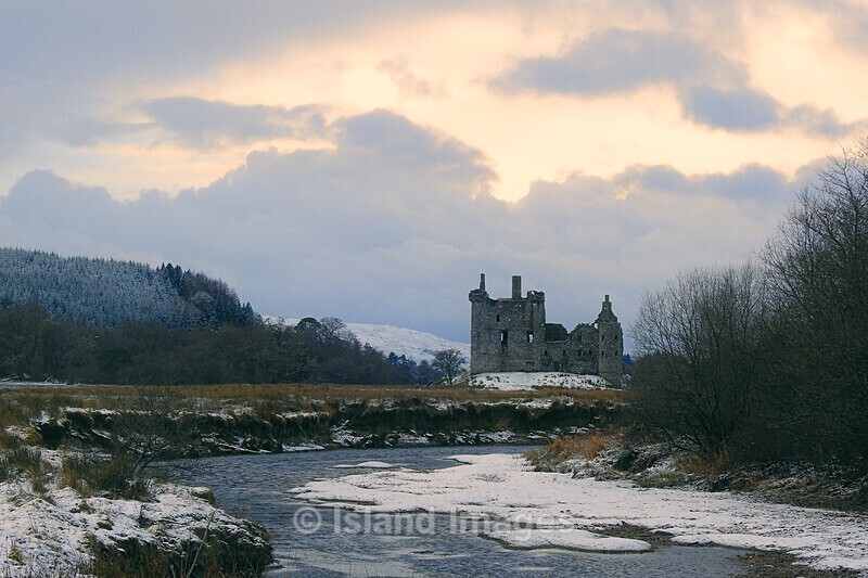Beautiful sky behind a snowy Kilchurn Castle - Snowy Photos in Argyll