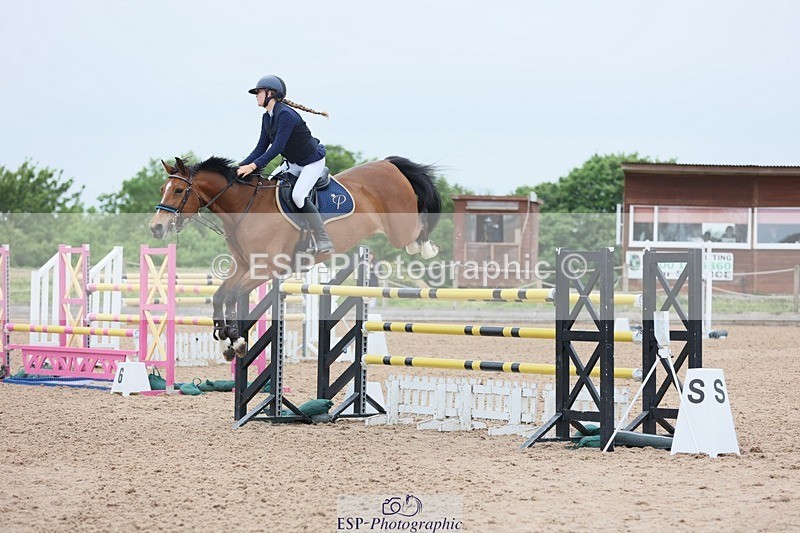 250524-125848-04872 - Cls 15 Snr Fox 1st Rnd