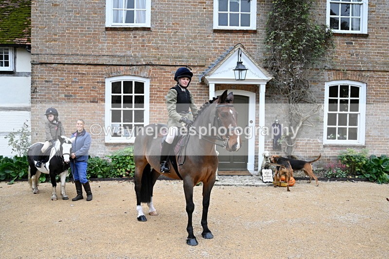 WJ7_6024 - Berks & Bucks - Children's Meet - The Old Farmhouse – Steventon.