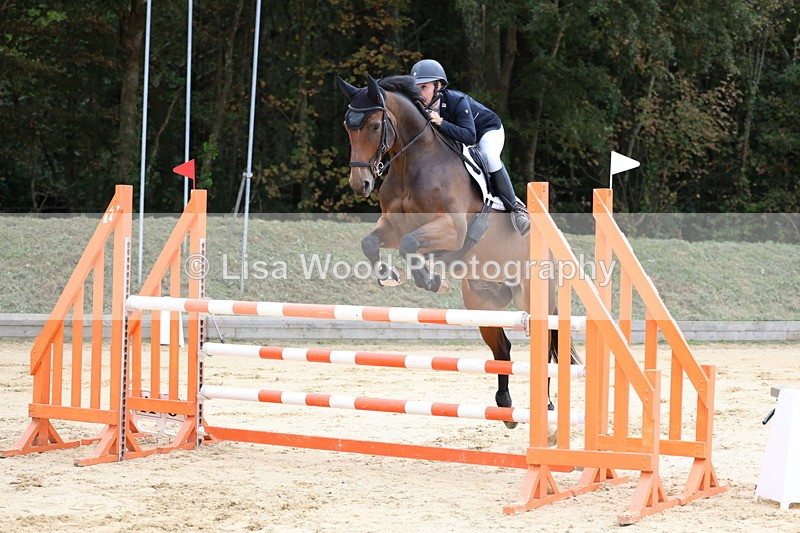 3E7A3120 - Class 8: Senior Newcomers/1.10m open