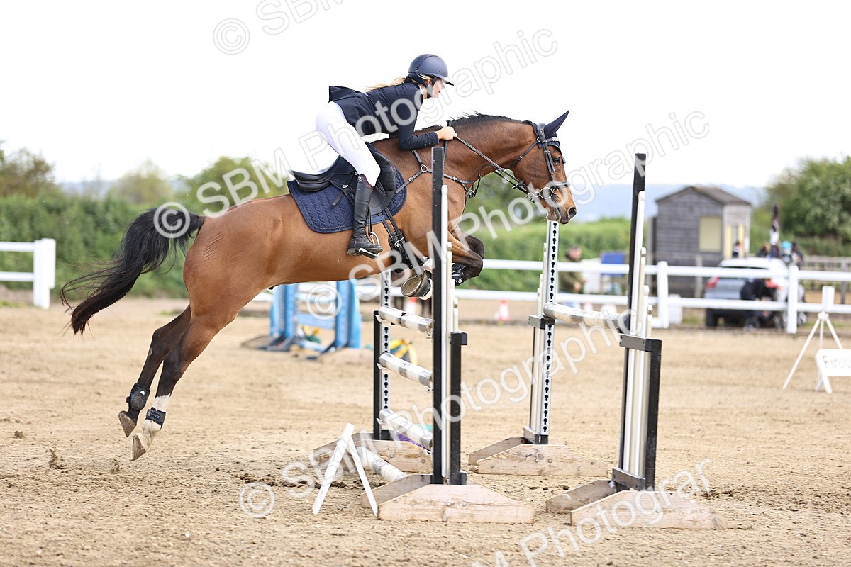 SBM_004053 - Class 17 - Senior Newcomers - 1.10m