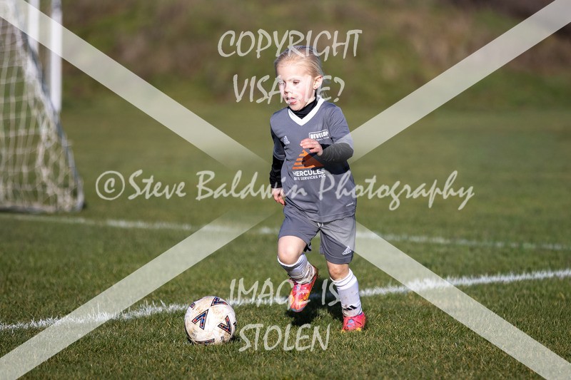 1DX31397 - 2026-01-17 FC Abbey Meads U9 Purple Girls V Develop FC U9 Girls