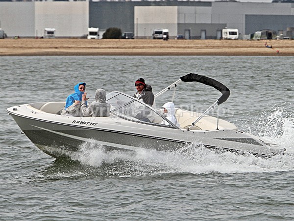 00 8x6 RU WET YET IMG_0894 - Motorboats - Open