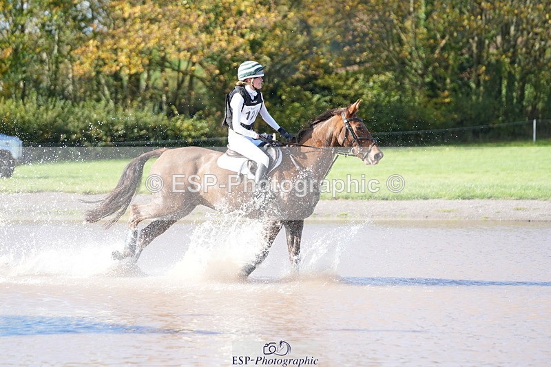 251024A-121537-08681 - B-124-Sophie.Lamb