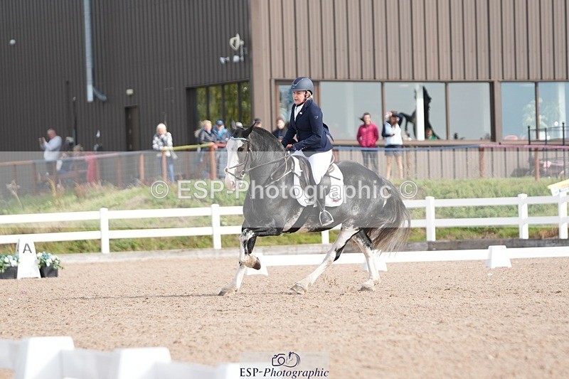 250906-105337-01570 - 061-christine.harrisonRed.Flair