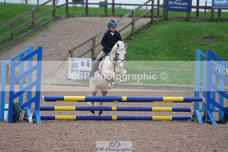 251116-093835-01388 - Cls 18 Clear Round 50cm