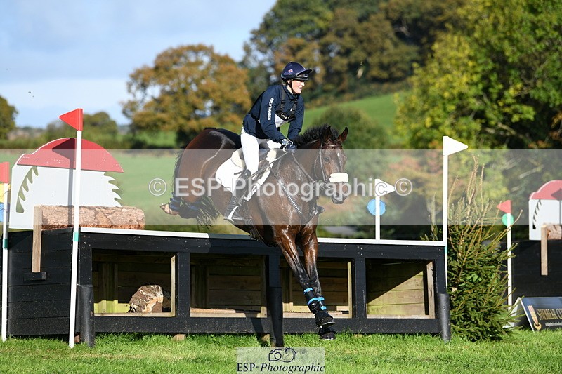 251024A-105035-07483 - A-007-Maja.Hullah