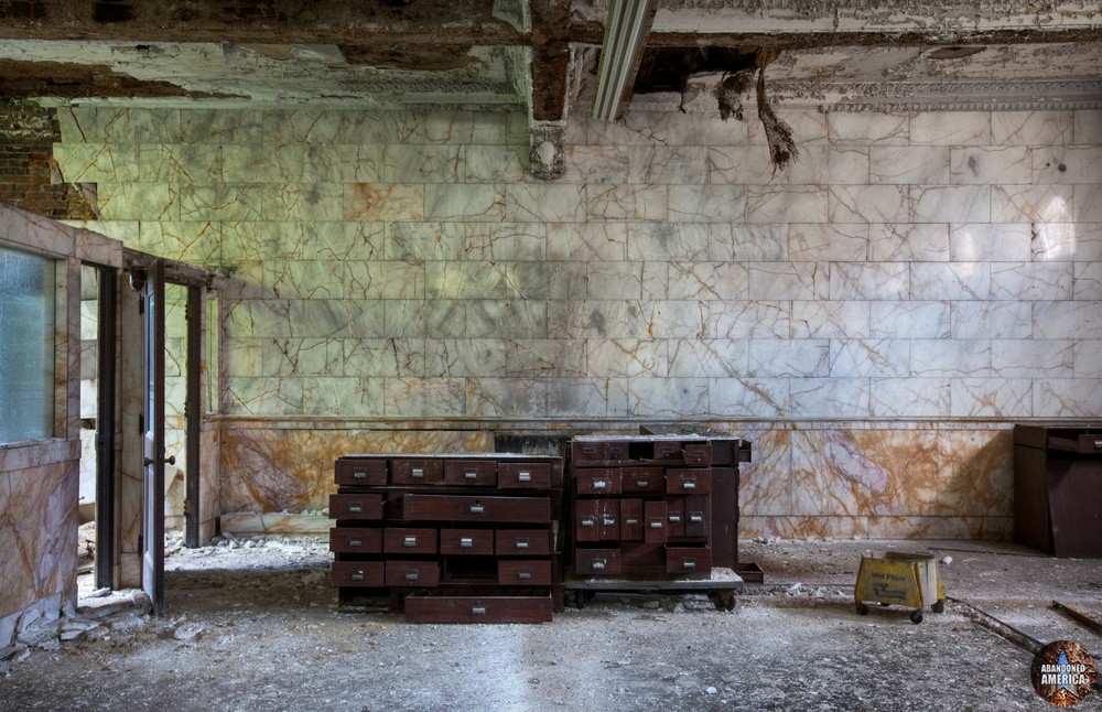 Abandoned bank - Matthew Christopher's Abandoned America
