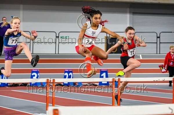 CombiMast25-914125 - Track Female Set One