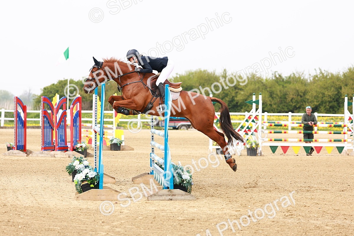  - Class 19 - Senior Foxhunter - 1.20m