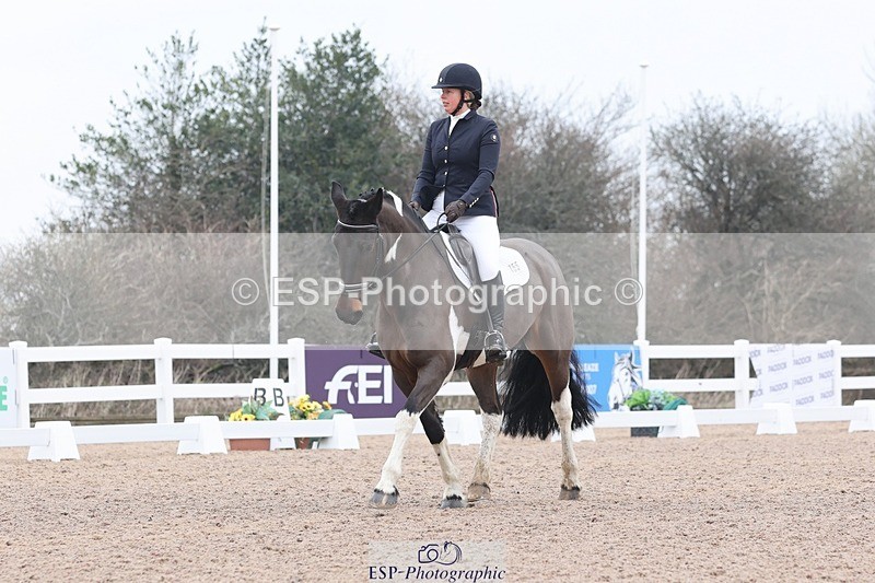 250216-112005-05298 - 155-Caroline.Hutchens-Clogorrows.Socky