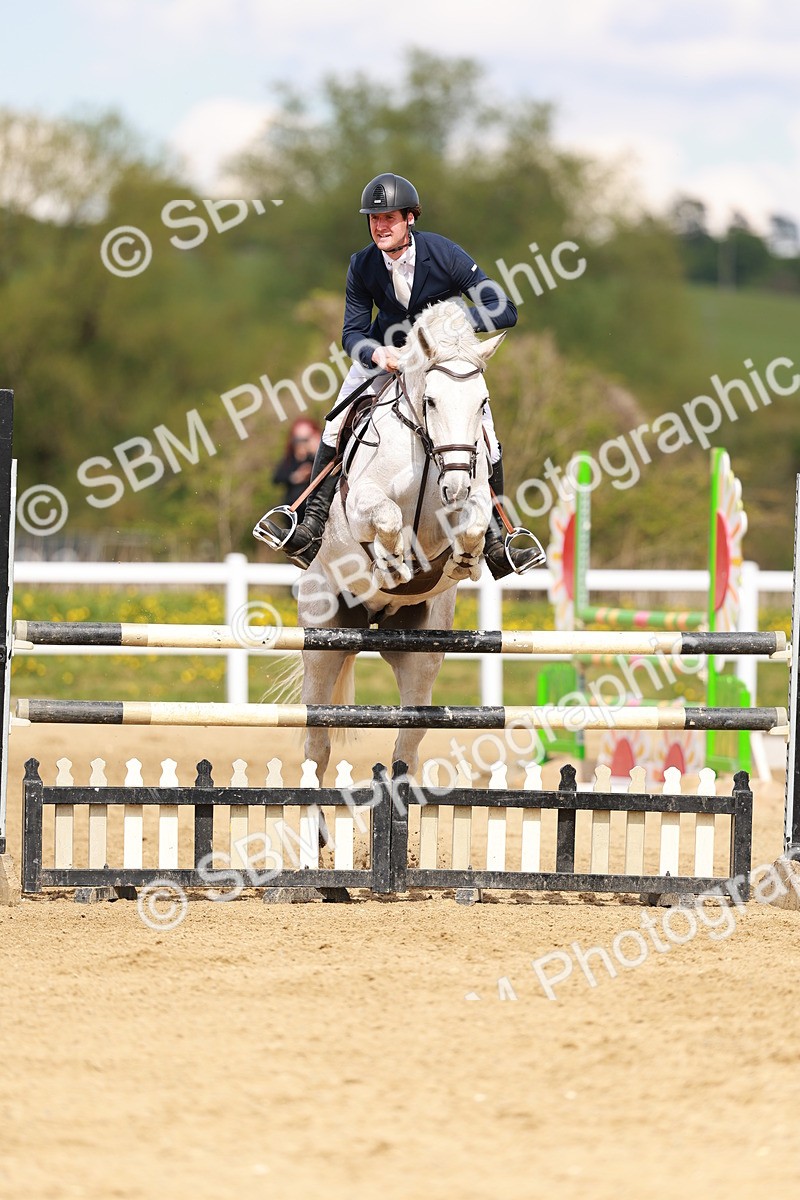 SBM_001998 - Class 4 - Senior Newcomers - 1.10m