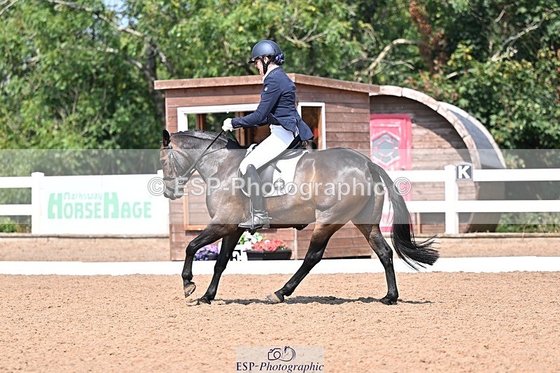 250816-122210-03993 - 090-Sarah.GoddardSaris.Fingers.Crossed