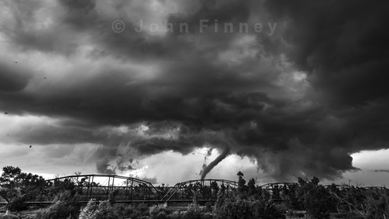 Twister B&W. - Weather photography