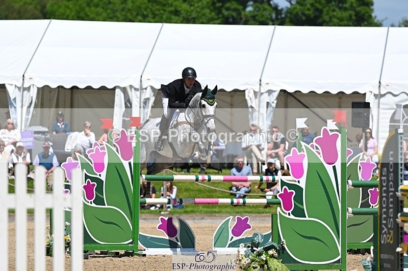 240525-123509-14954 - 404-DEERPAIRC_REVELRY-Max_Warburton