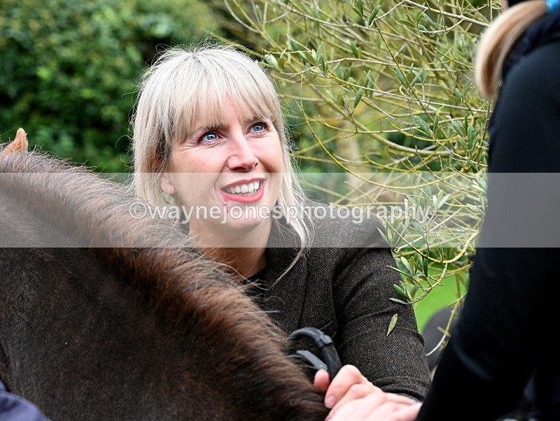 WJ7_6083 - Berks & Bucks - Children's Meet - The Old Farmhouse – Steventon.