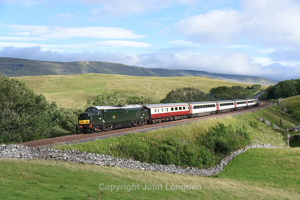 JL - 23.7.20 37521 (D6817) 1Z46 17:58 Appleby - Skipton Birkett Common - Birkett Common (northbound)