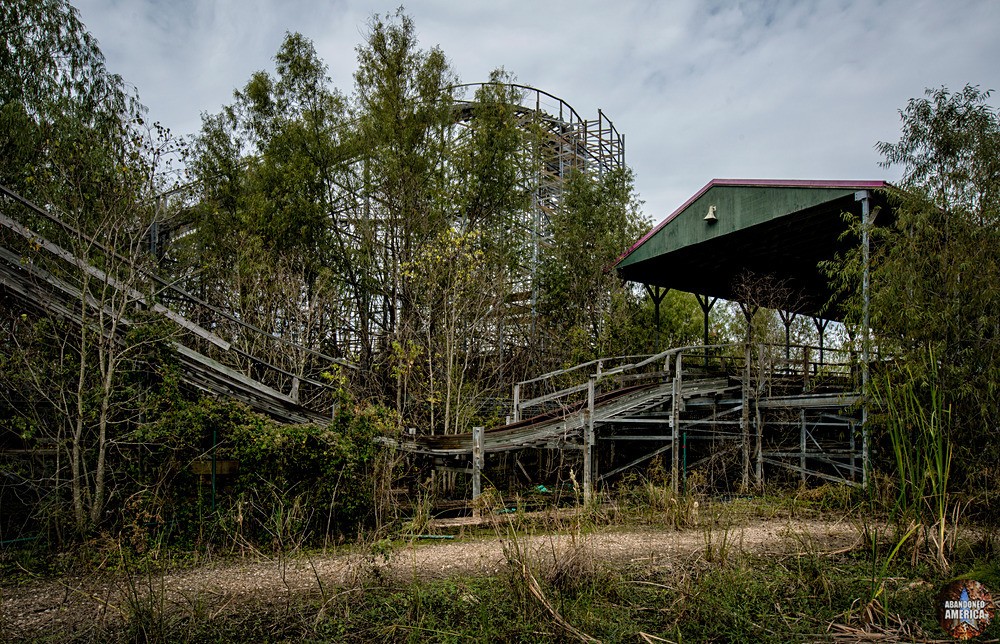 Abandoned Six Flags (New Orleans, LA) | Mega Zeph Boarding