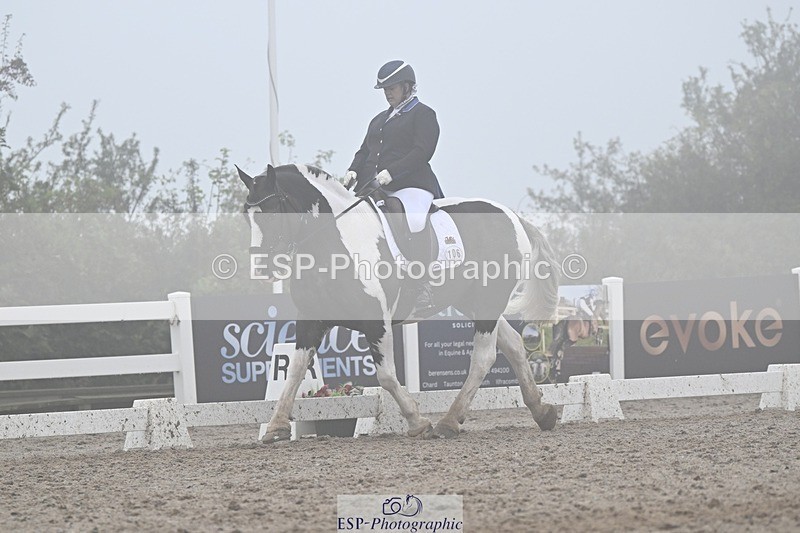 250907-145740-08991 - 106-Lucy.HamblettGalliano.Gold.Dust