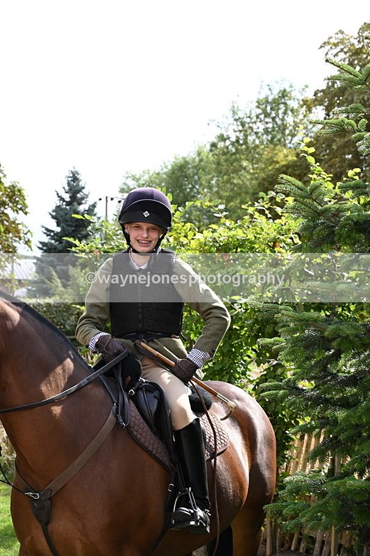 WJ6_3279 - Berks & Bucks - The Old farmhouse - Hound Exercise 20-08-25