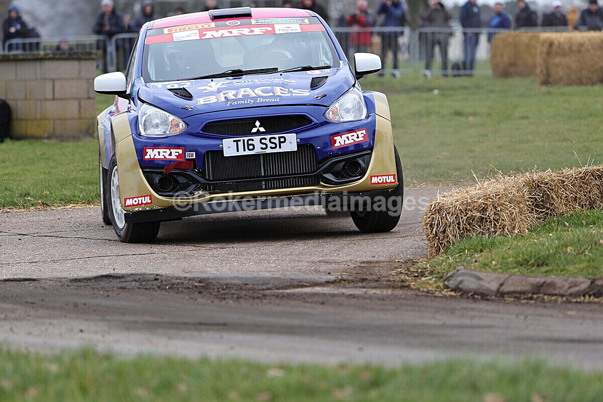 RETRO-100 - Race Retro