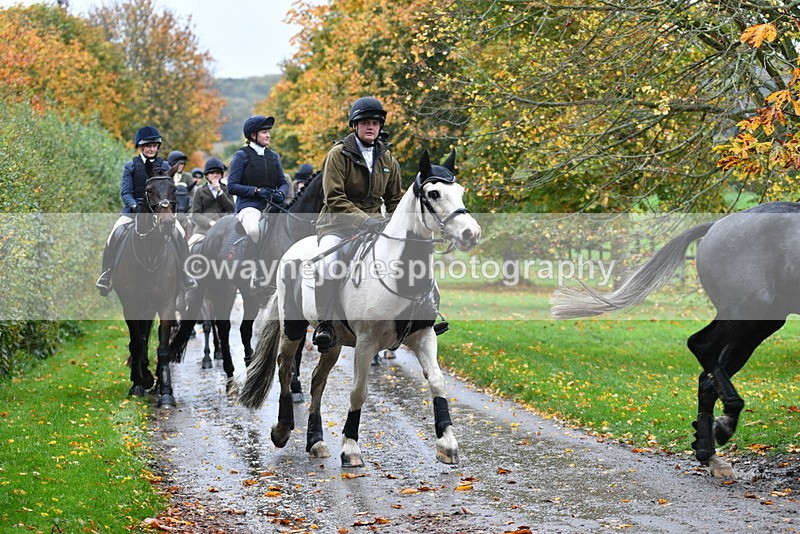 WJ5_6317 - B&B walk back for Hunt Tea !