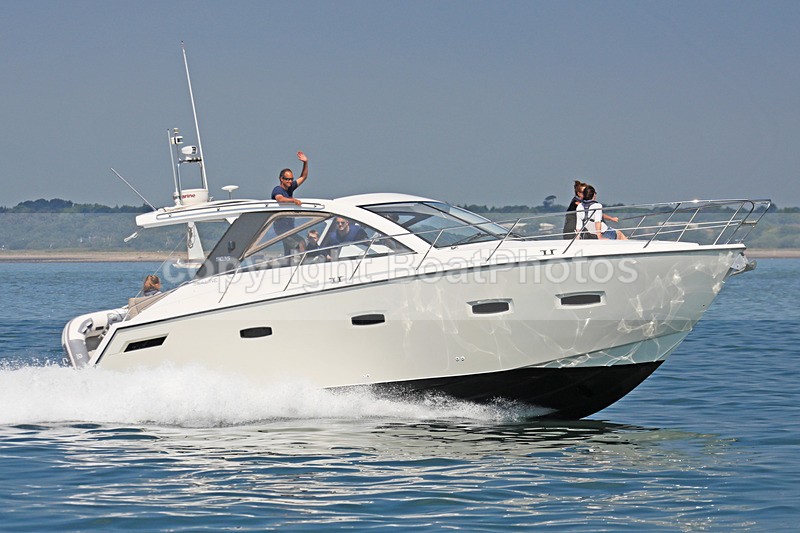 170618 LILY MAY - SEALINE SC35 1Y3A3973 - Motorboats - Hardtop