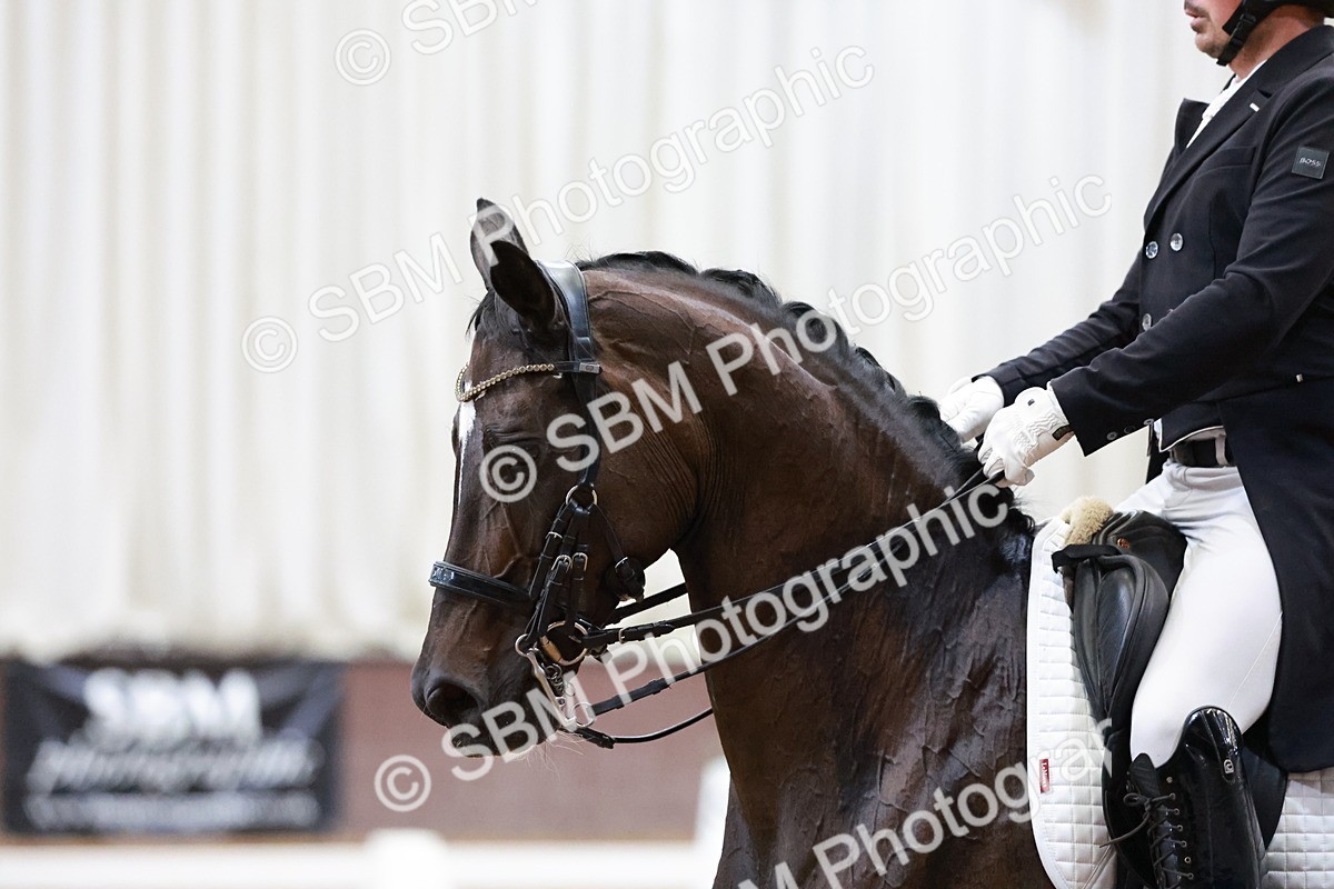 SBM_016642 - Class 5 - FEI INT II - 17.24-18.20