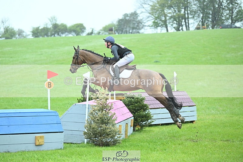 250418-123854-02802 - 025-Oliver.Thompson-HOLD.ME.TIGHT