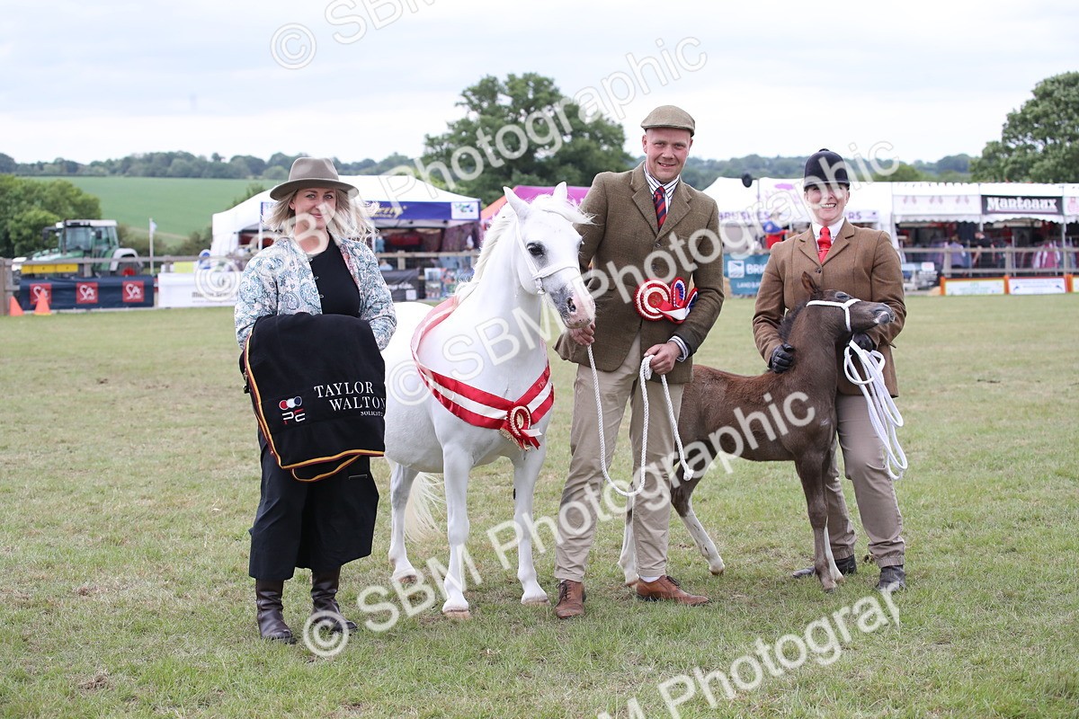 SBM_09884 - Ch 50 - Price Family Supreme In Hand