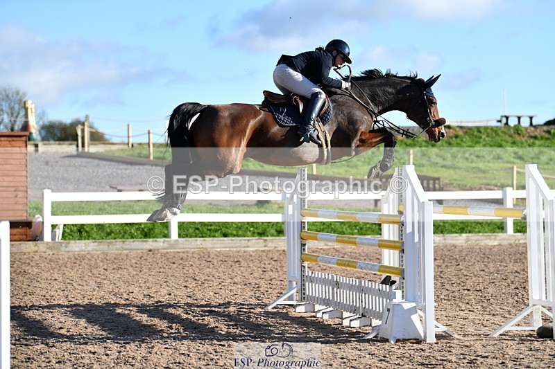231110A-145720-00943 - Cls 6 Foxhunter & 1.20m Open