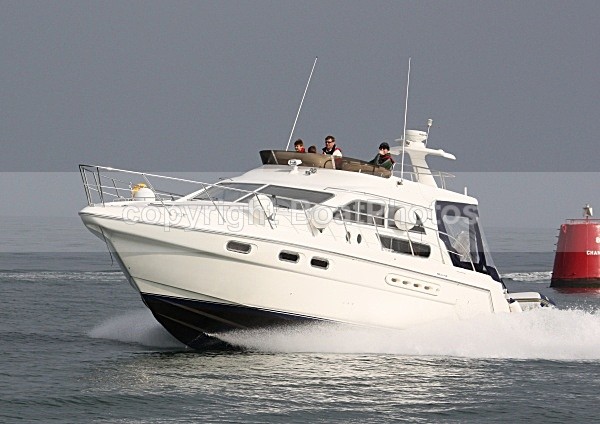 090419 SEALINE F44 IMG_4196 - Flybridge Cruisers