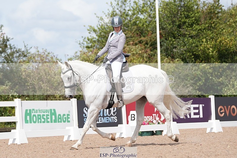 250906-122438-02331 - 070-Charlotte.DoreyDeards.Silver.Bounce