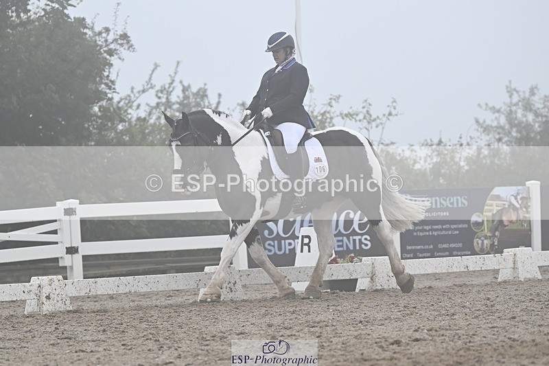 250907-145742-08993 - 106-Lucy.HamblettGalliano.Gold.Dust