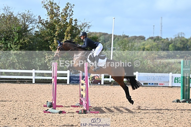 261014-131617-00606 - Cls  05 Snr Newcomers & 1.10m Open