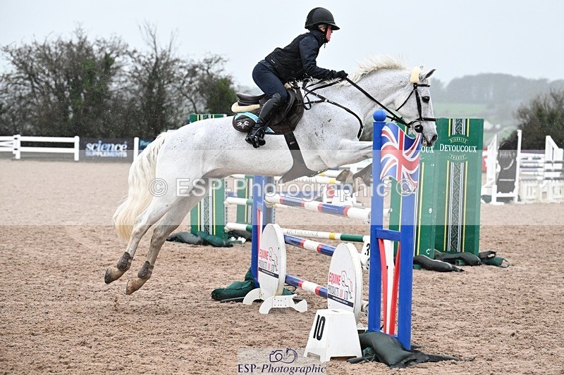251205-124808-00535 - Cls 7 Snr Newcomers and 1.10m