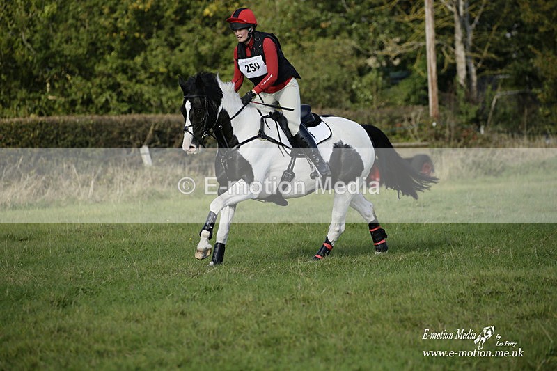  WWHT 171021 3964 - Open (1.00m)  17/10/21