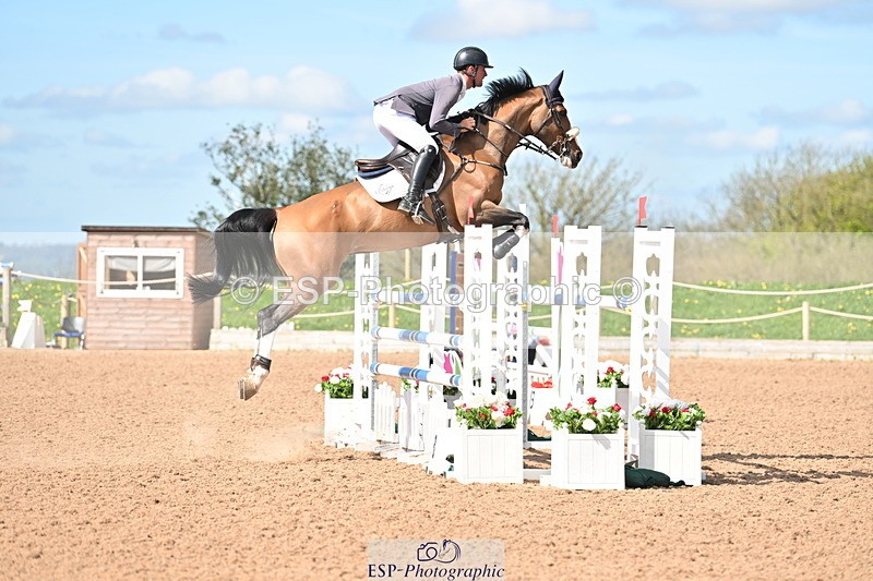 240418A-110517-02443 - Cls 5, 2 Star Medium Tour 1.35m