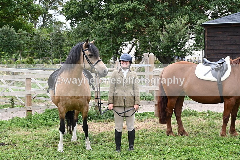WJ6_2866 - Berks & Bucks - The Old farmhouse - Hound Exercise 20-08-25