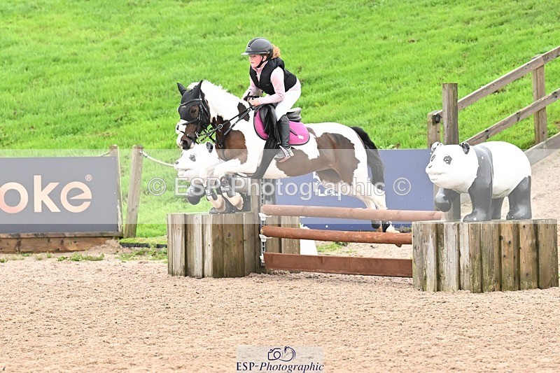 250920-155729-01829 - Cls 21 Pony Intro 80cm Derby